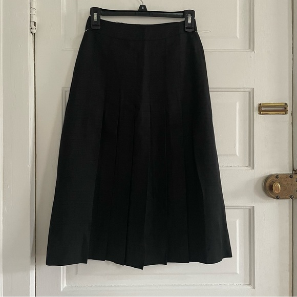 Vintage Pleated Black Midi Skirt - Picture 4 of 9